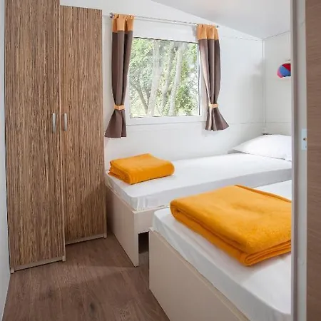 Istria Mobile Homes Zelena Laguna ホリデーパーク ヴルサル